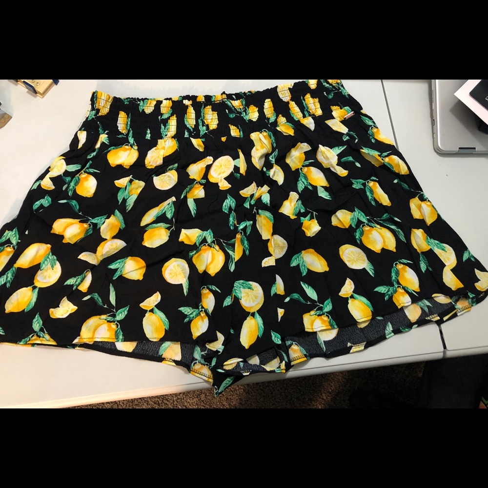 NWT VS PINK Smocked Short XL Black with Lemons